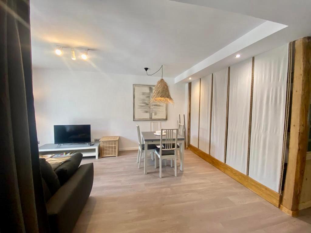 Luxury House Valencia D'Aneu Apartment ภายนอก รูปภาพ