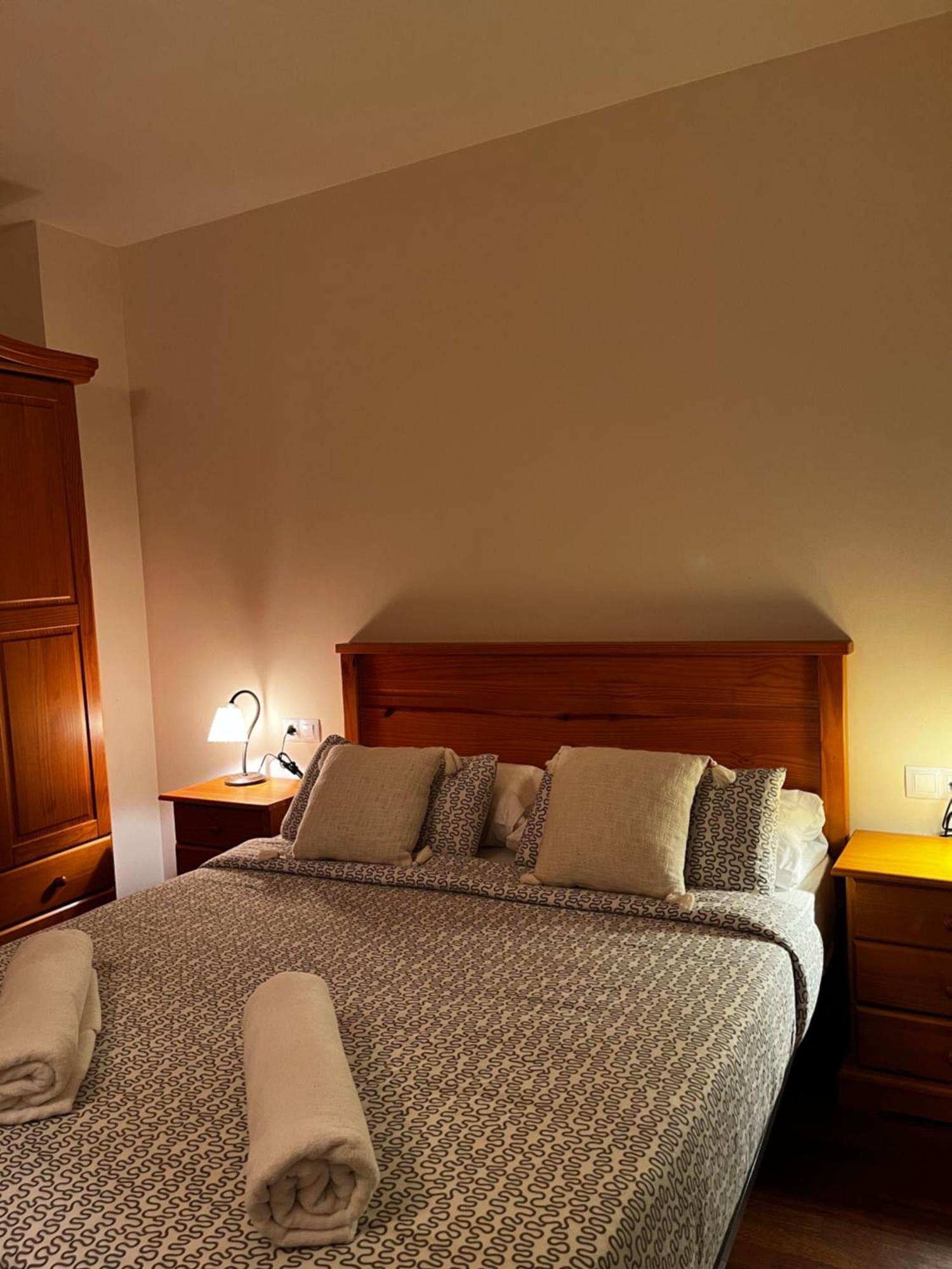 Luxury House Valencia D'Aneu Apartment ภายนอก รูปภาพ