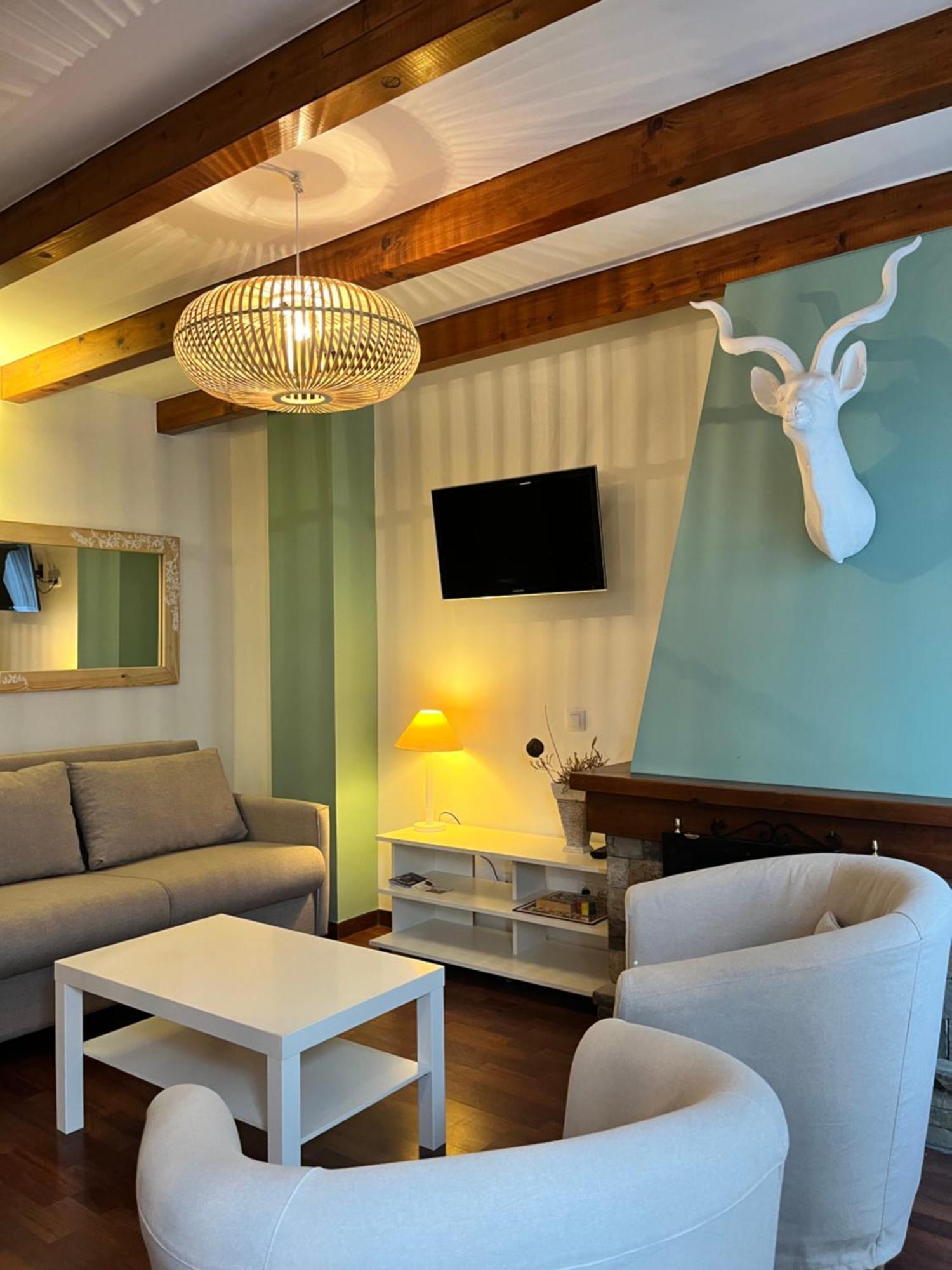 Luxury House Valencia D'Aneu Apartment ภายนอก รูปภาพ
