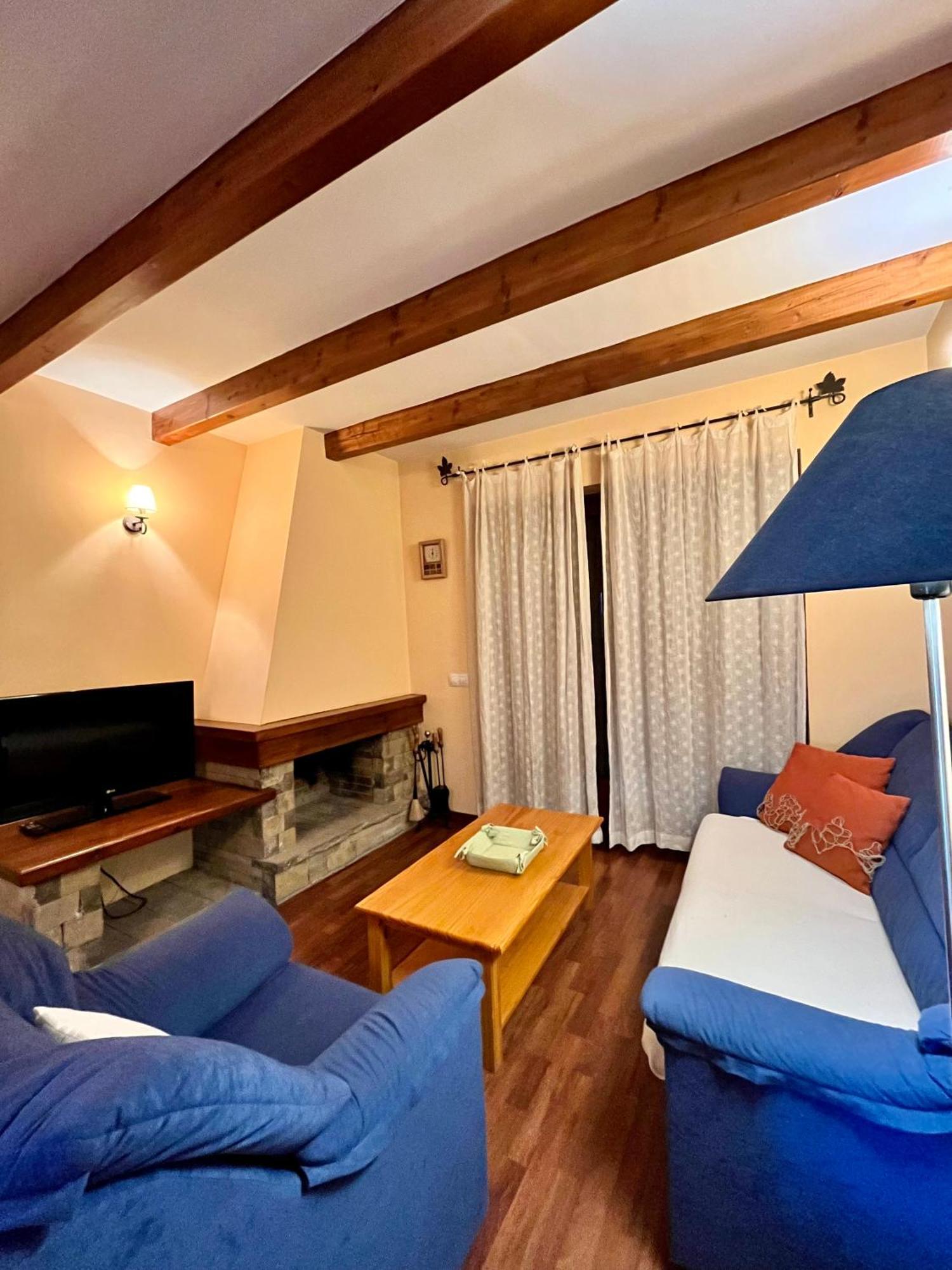 Luxury House Valencia D'Aneu Apartment ภายนอก รูปภาพ