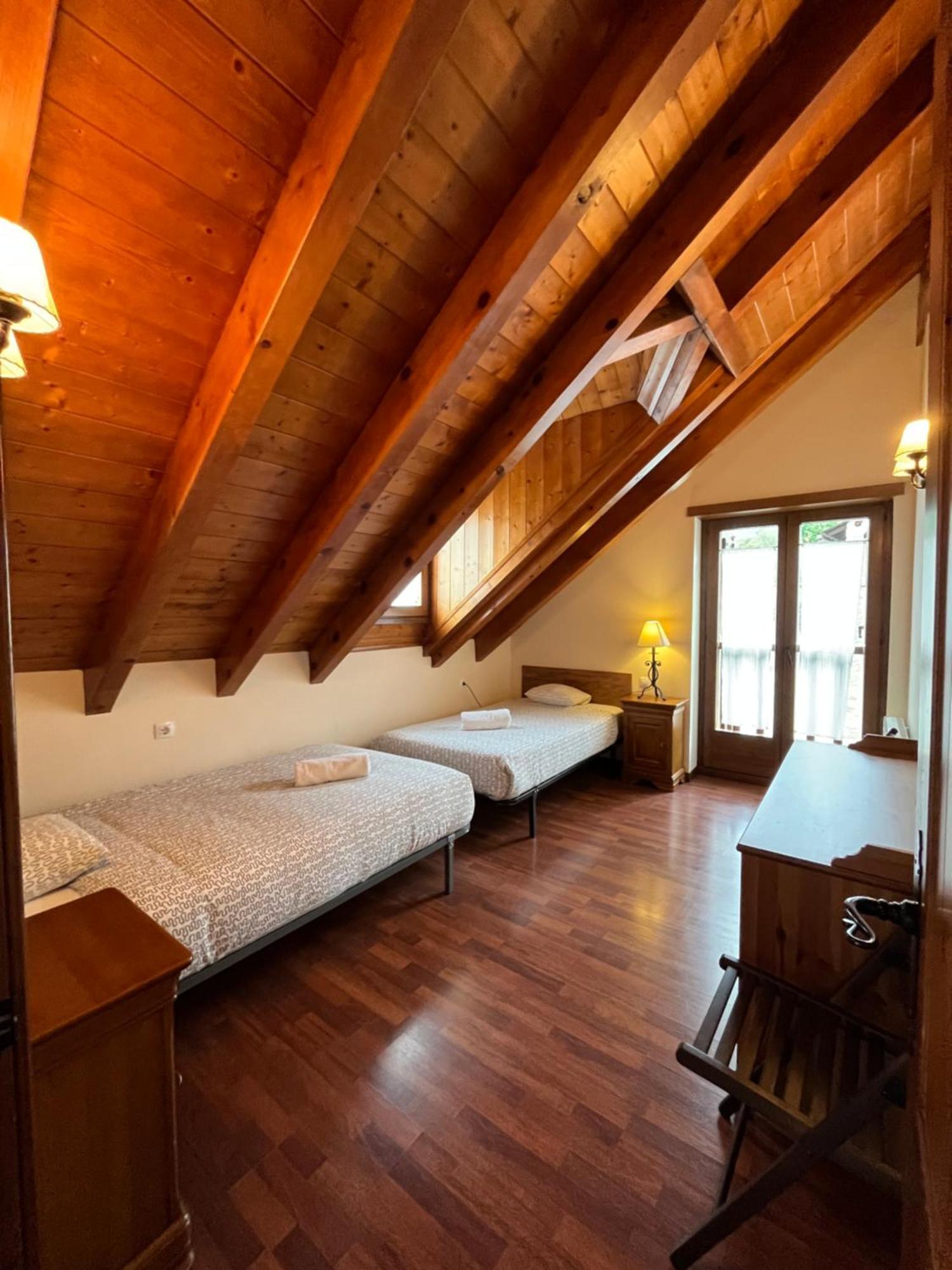 Luxury House Valencia D'Aneu Apartment ภายนอก รูปภาพ