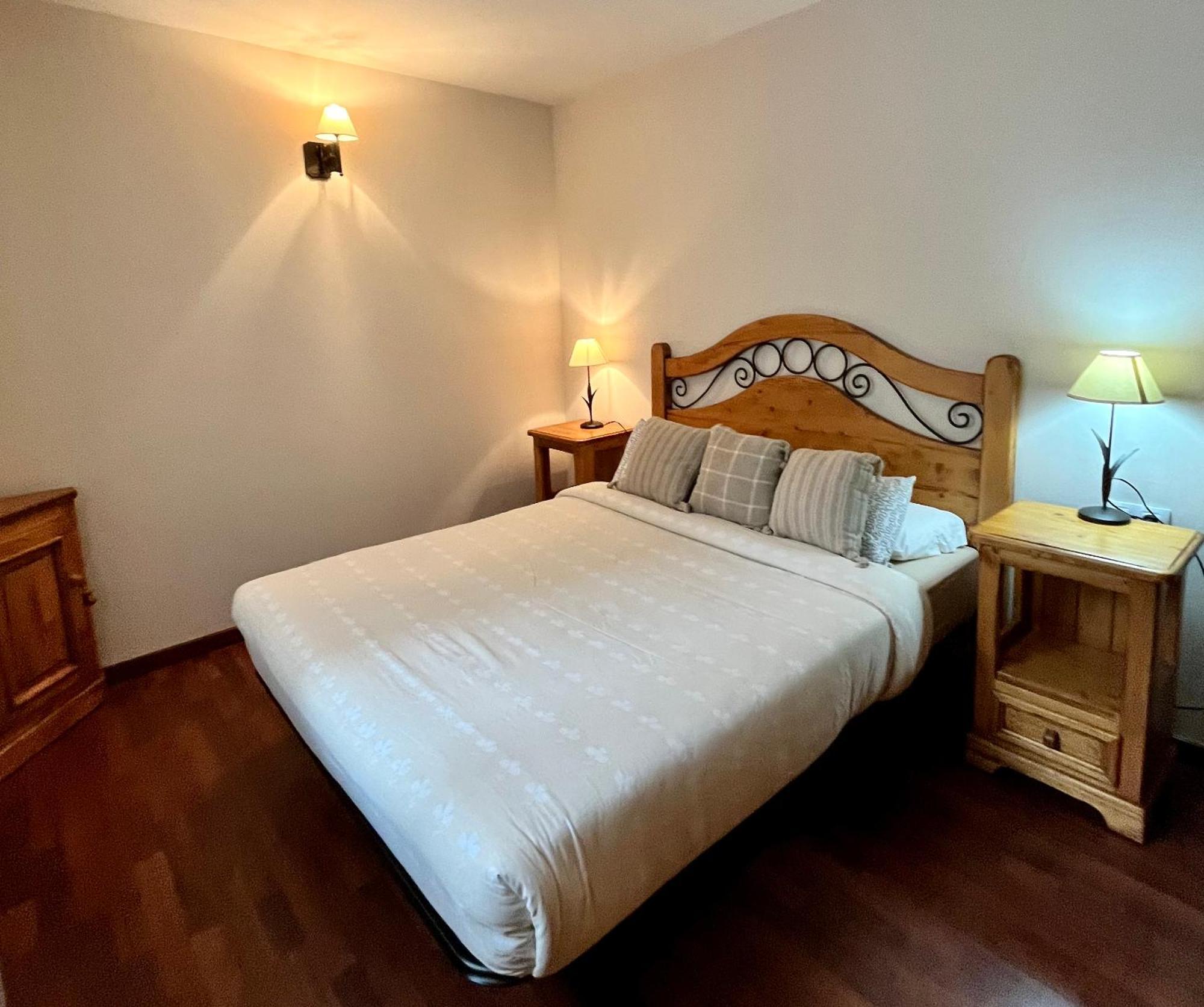 Luxury House Valencia D'Aneu Apartment ภายนอก รูปภาพ