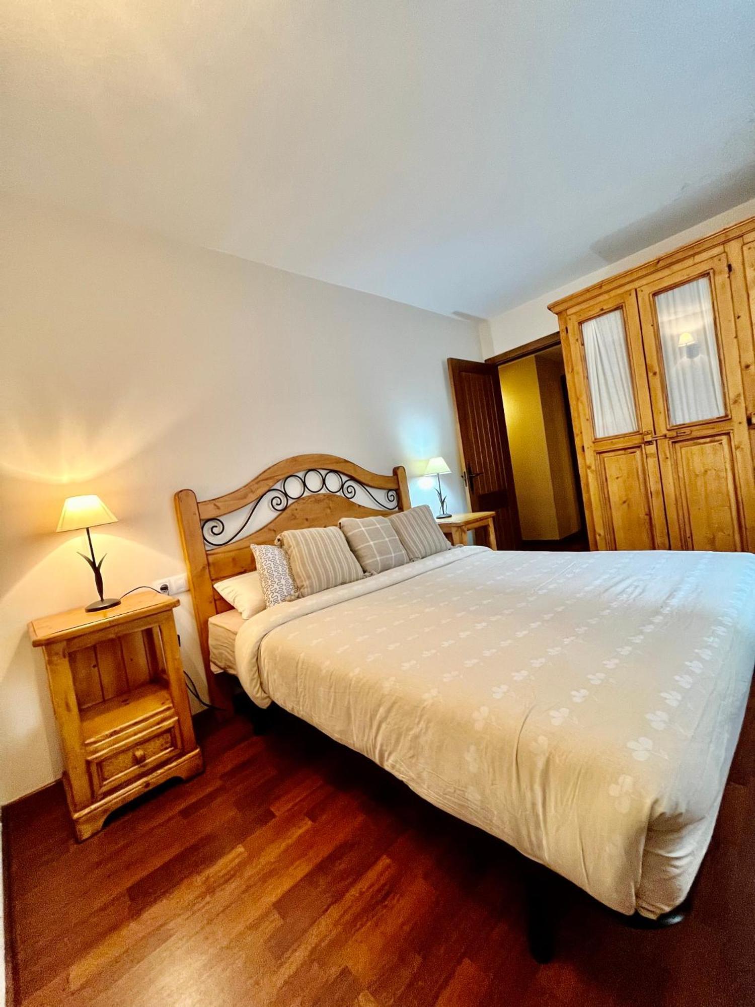 Luxury House Valencia D'Aneu Apartment ภายนอก รูปภาพ