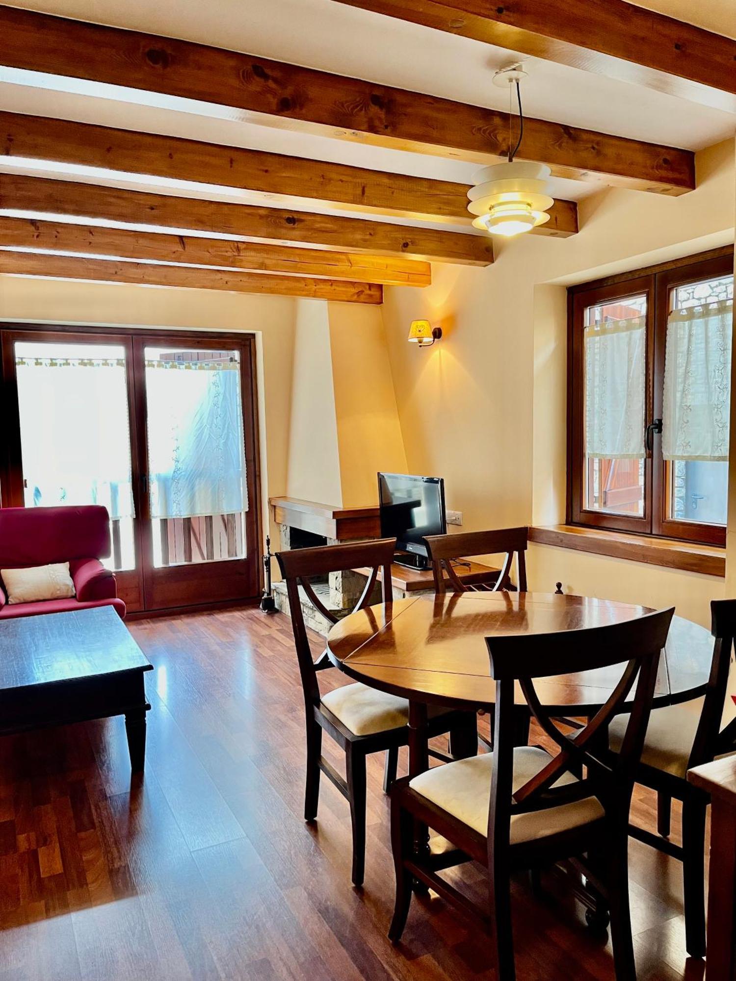 Luxury House Valencia D'Aneu Apartment ภายนอก รูปภาพ