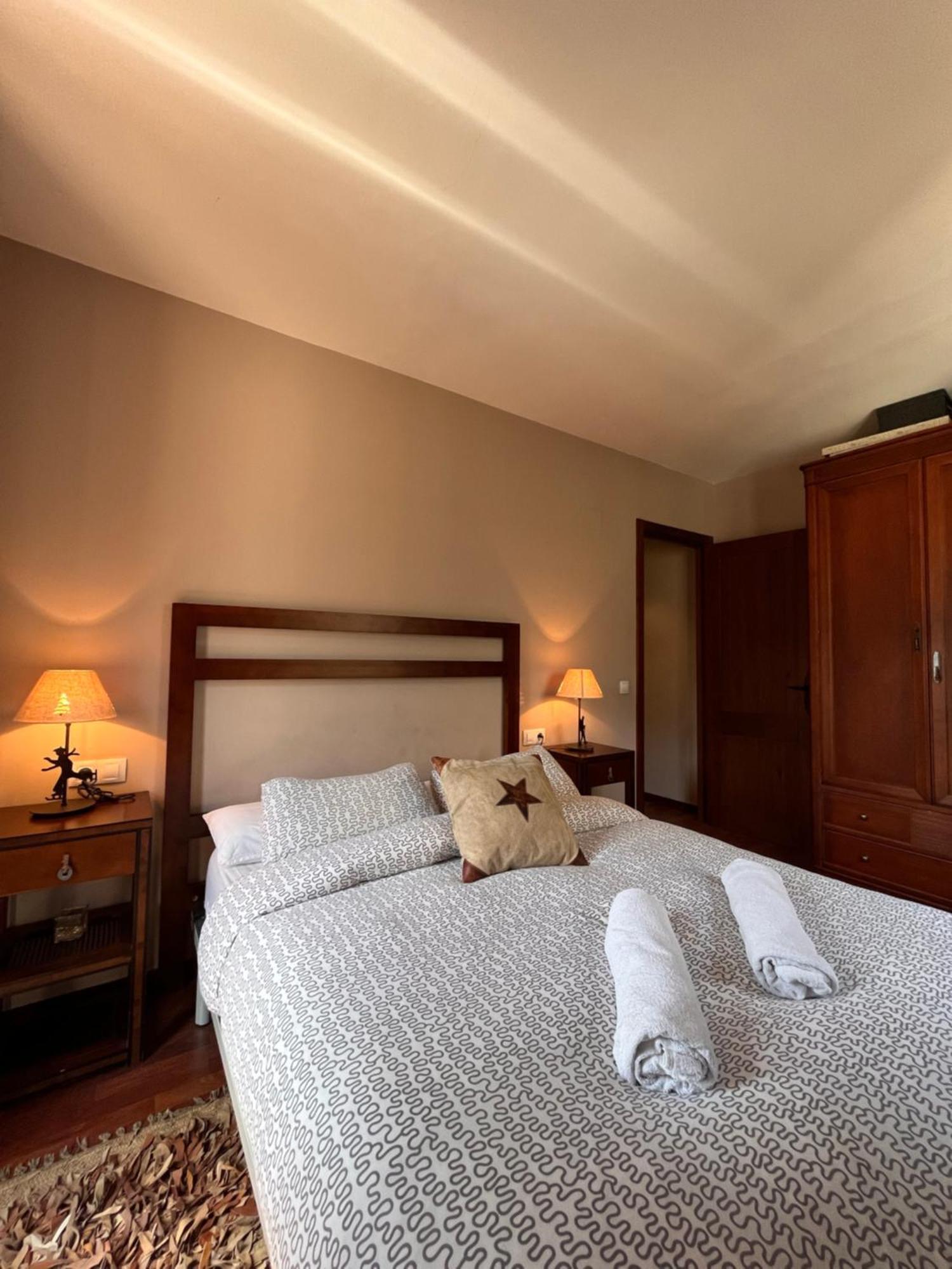 Luxury House Valencia D'Aneu Apartment ภายนอก รูปภาพ