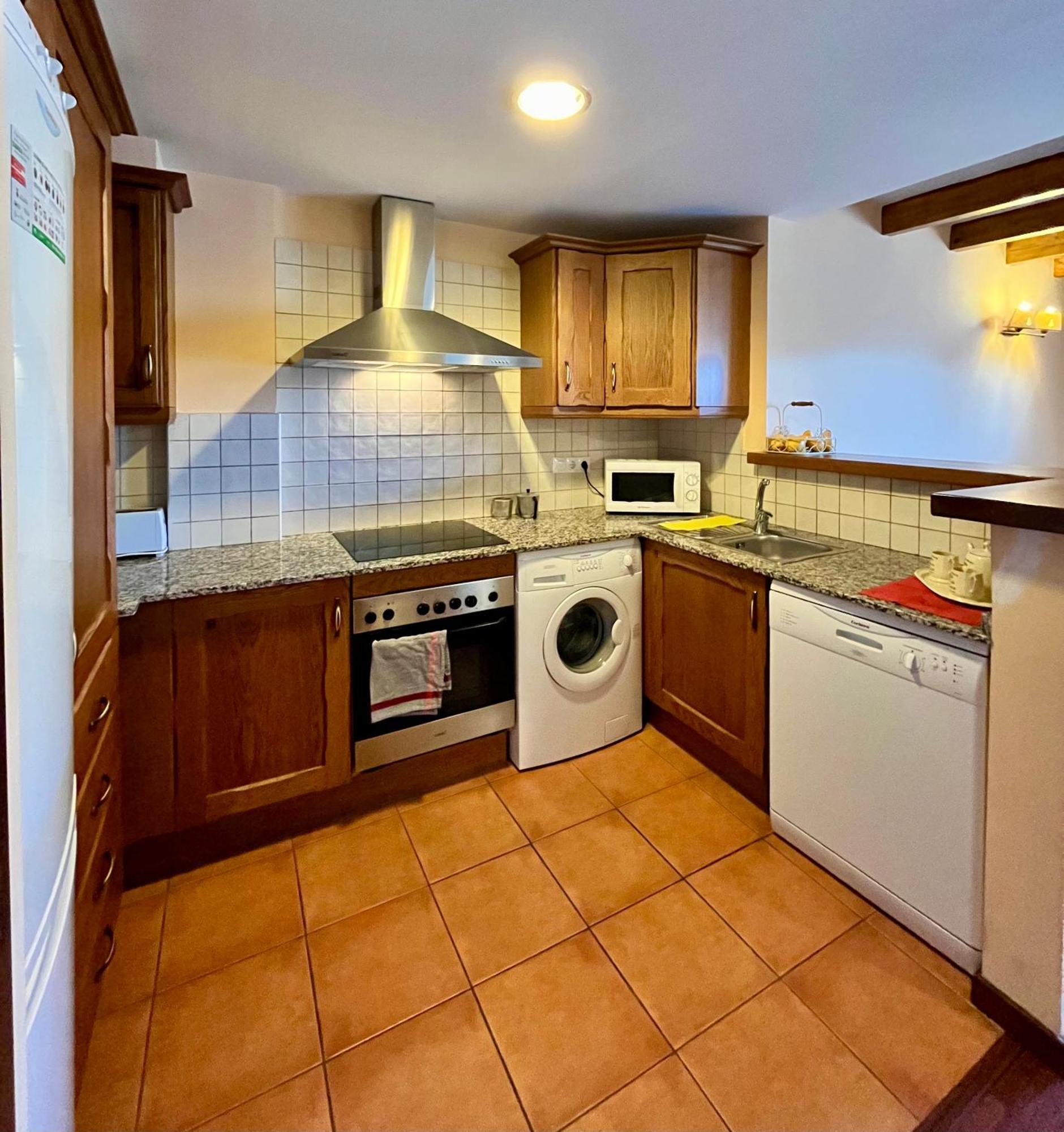 Luxury House Valencia D'Aneu Apartment ภายนอก รูปภาพ