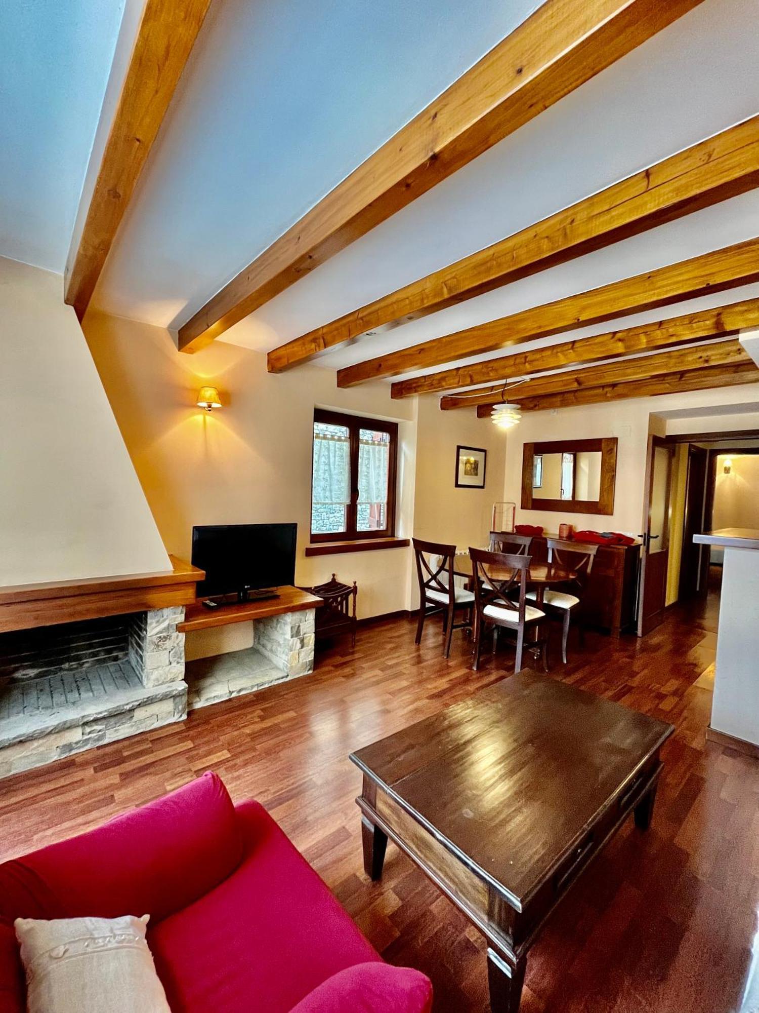 Luxury House Valencia D'Aneu Apartment ภายนอก รูปภาพ