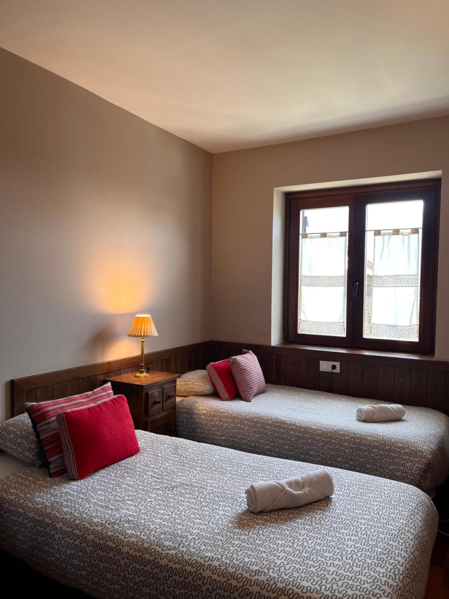 Luxury House Valencia D'Aneu Apartment ภายนอก รูปภาพ
