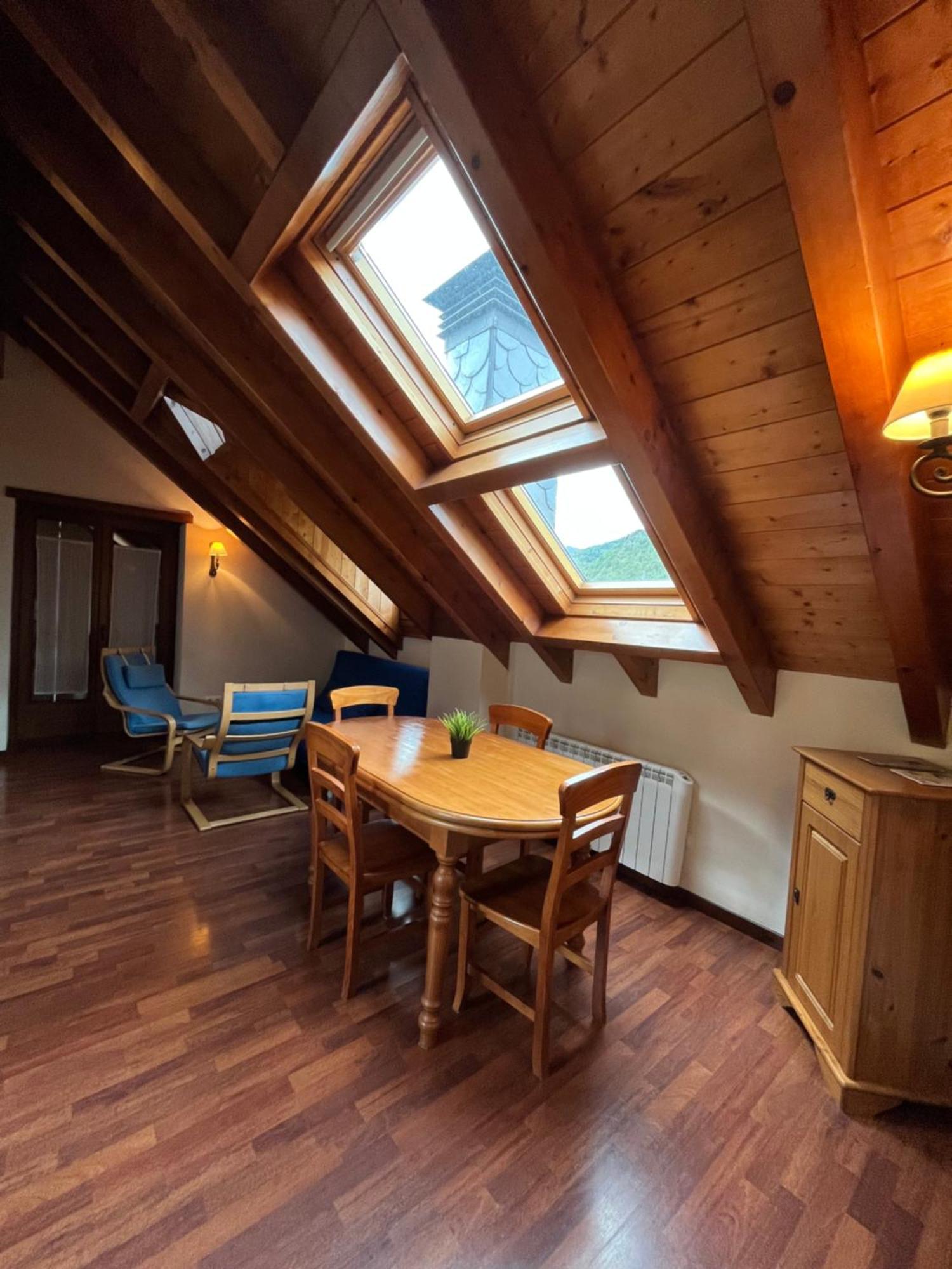 Luxury House Valencia D'Aneu Apartment ภายนอก รูปภาพ