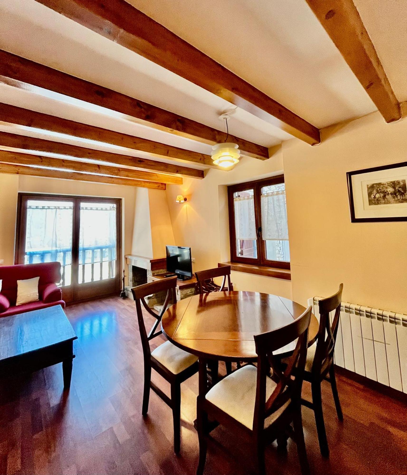 Luxury House Valencia D'Aneu Apartment ภายนอก รูปภาพ