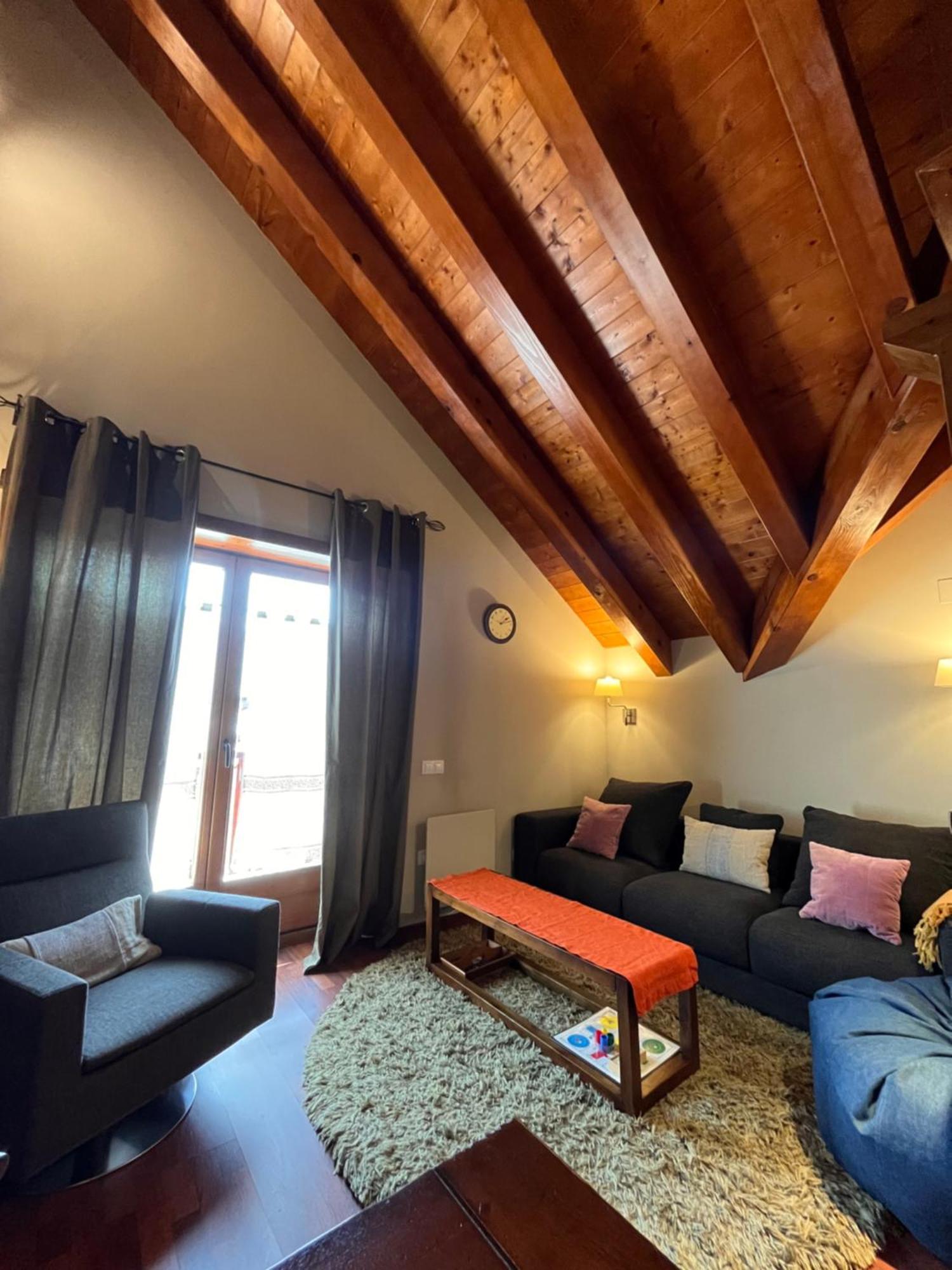 Luxury House Valencia D'Aneu Apartment ภายนอก รูปภาพ