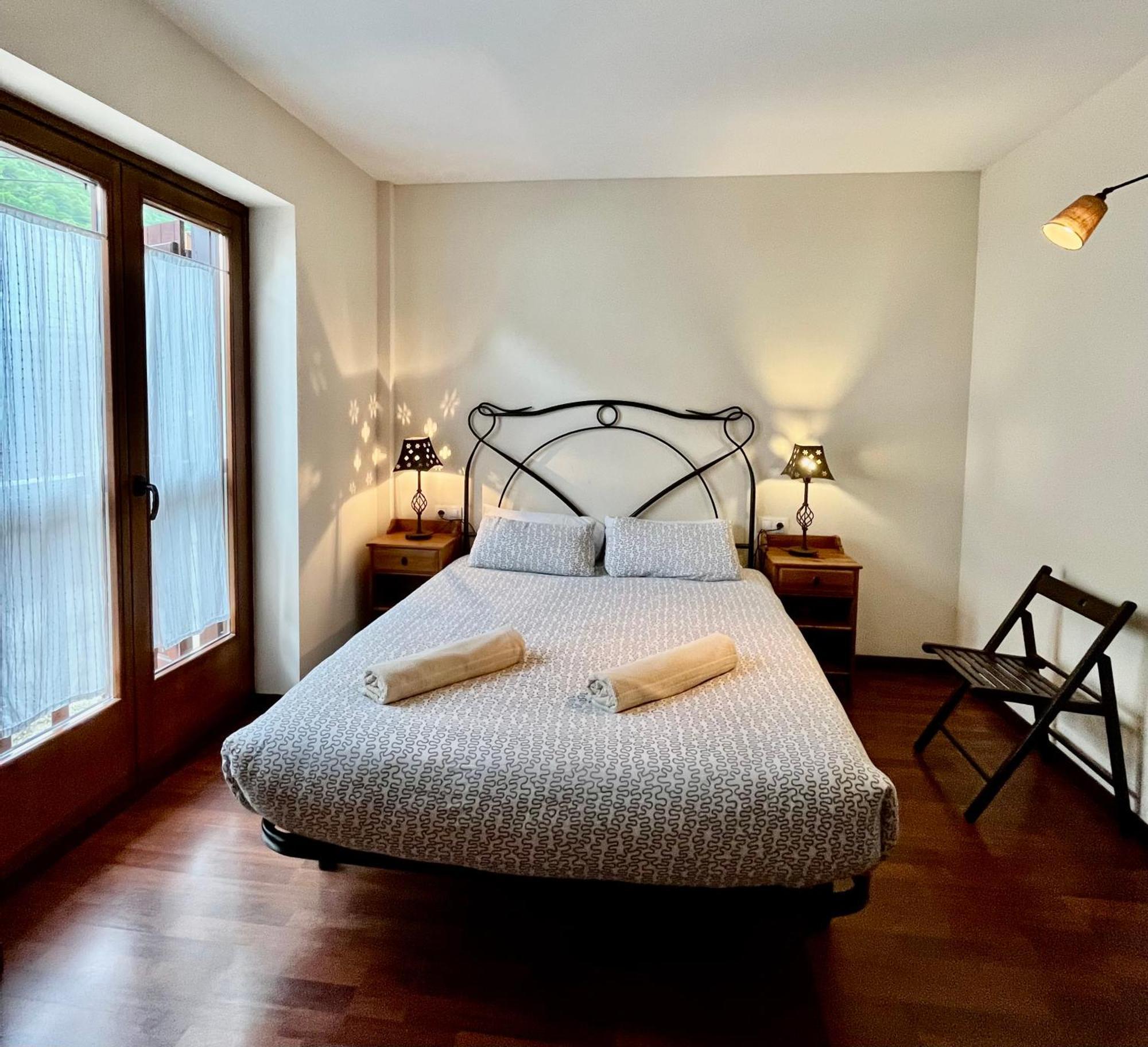Luxury House Valencia D'Aneu Apartment ภายนอก รูปภาพ